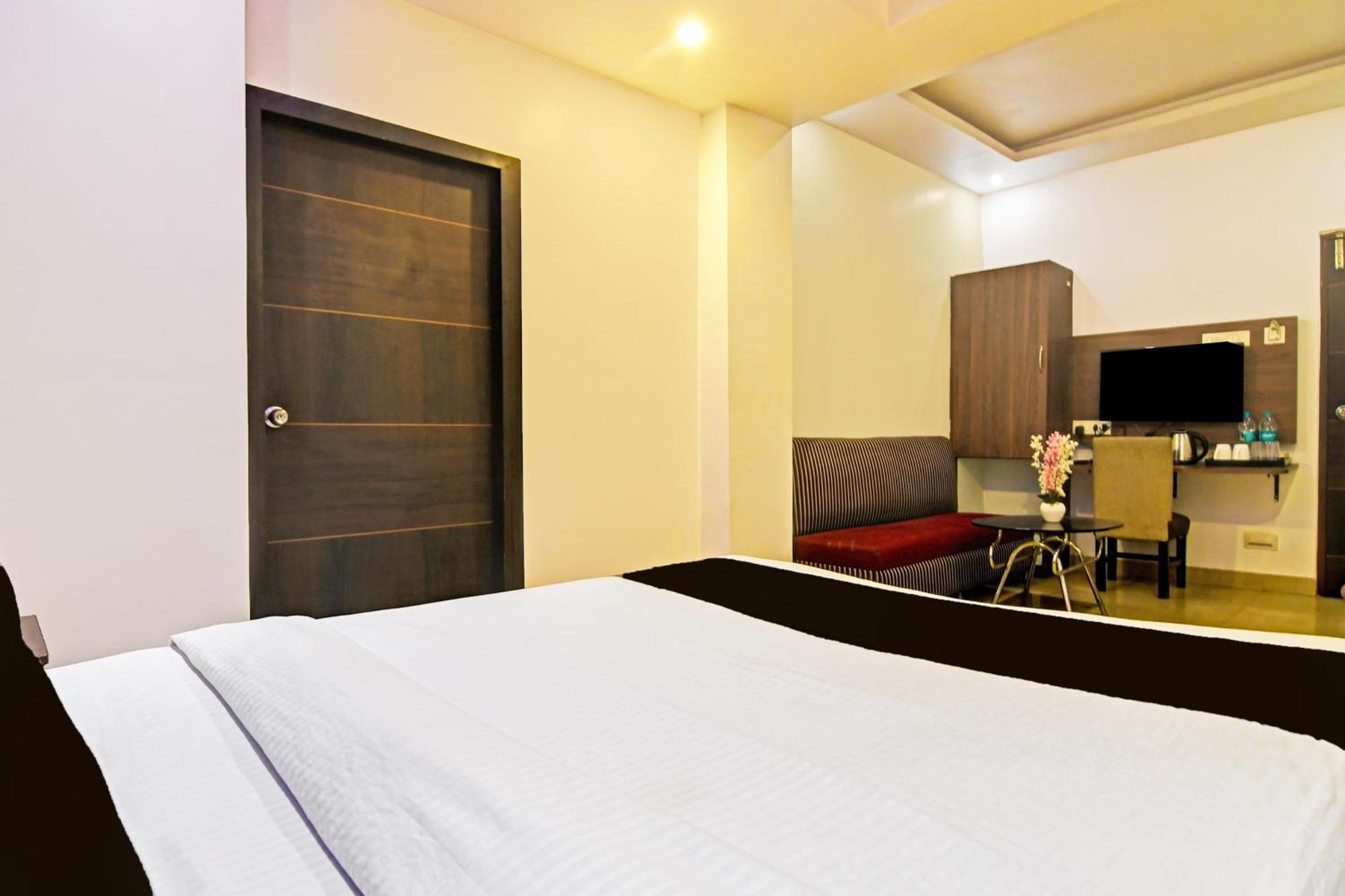 Super Hotel O Baguiati Nager Bazaar Kültér fotó