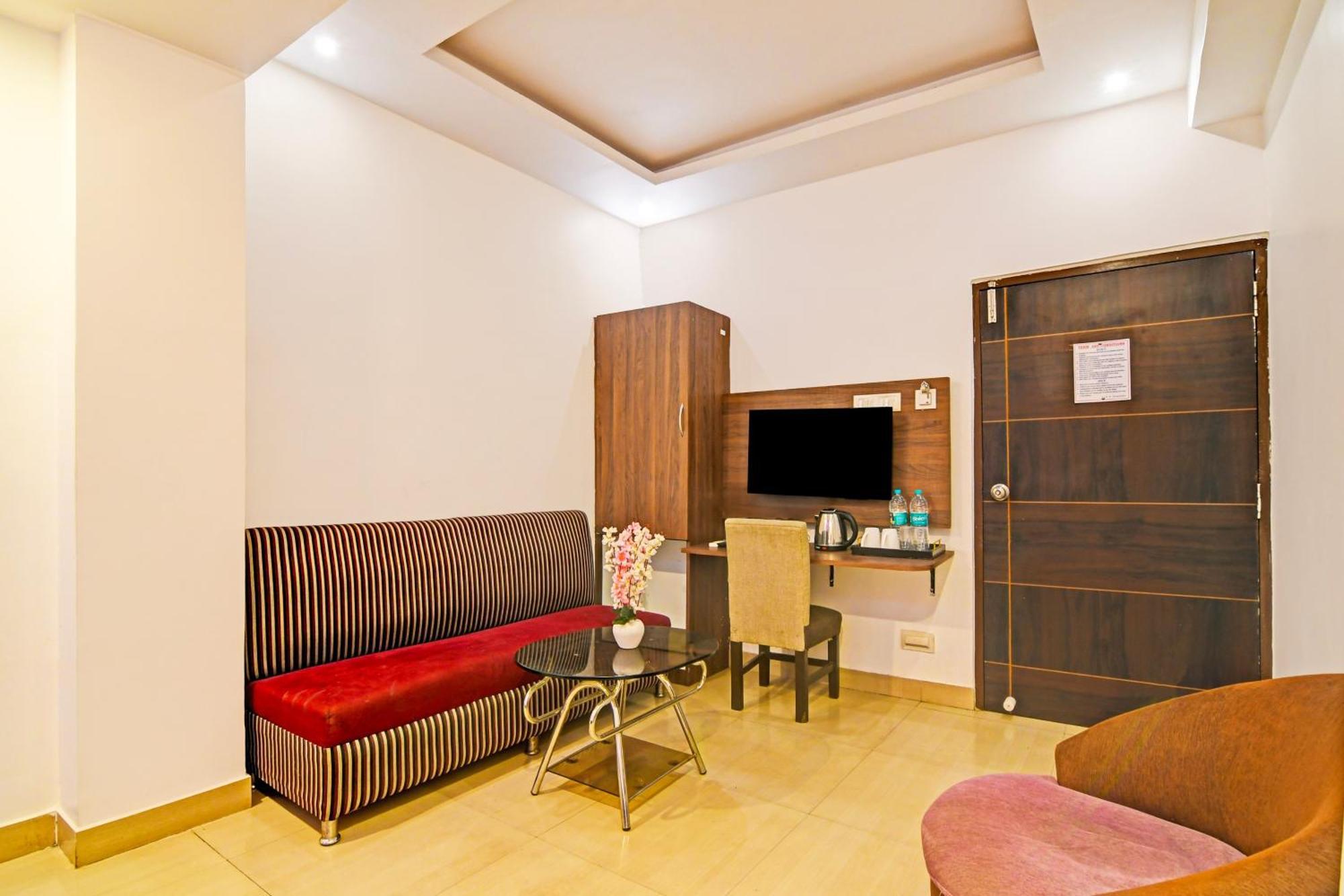 Super Hotel O Baguiati Nager Bazaar Kültér fotó